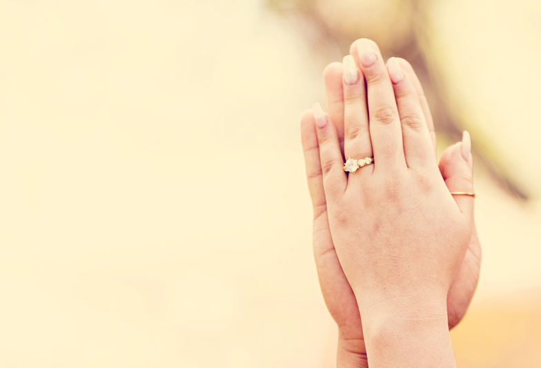 【静岡市】Q.結婚前に一番嬉しかったことは？A.プロポーズの瞬間に婚約指輪をもらった事！