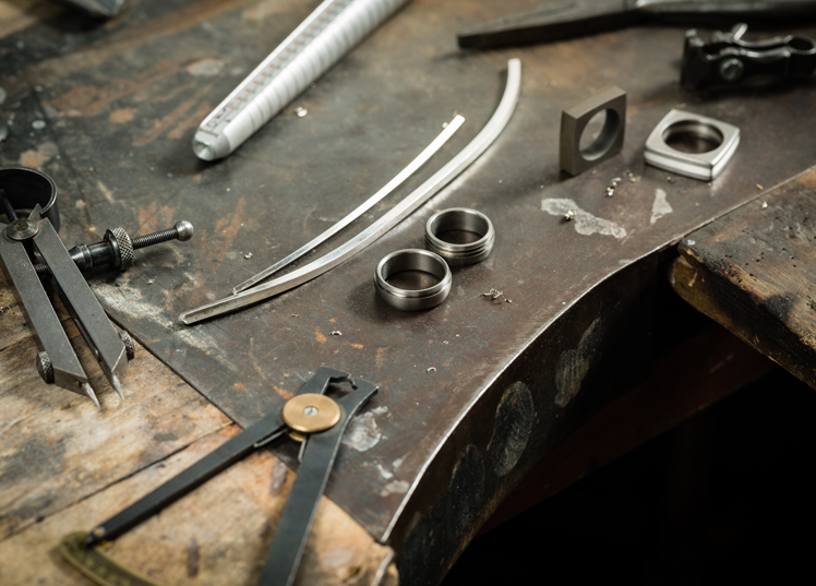 Working desk for craft jewelery making with professional tools.