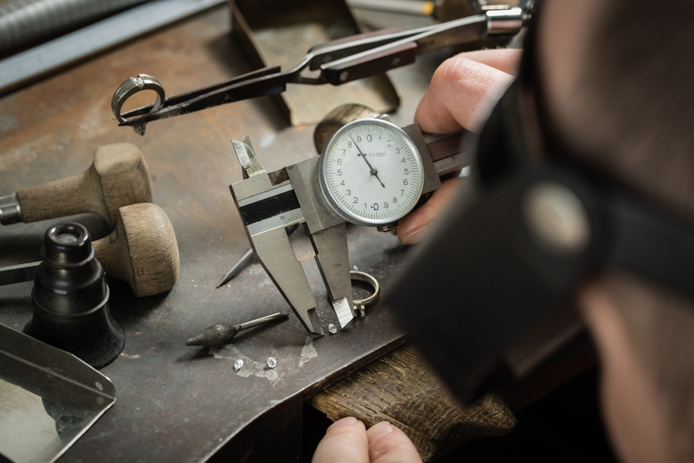 Craft jewellery making. Measuring of the size of the diamond.