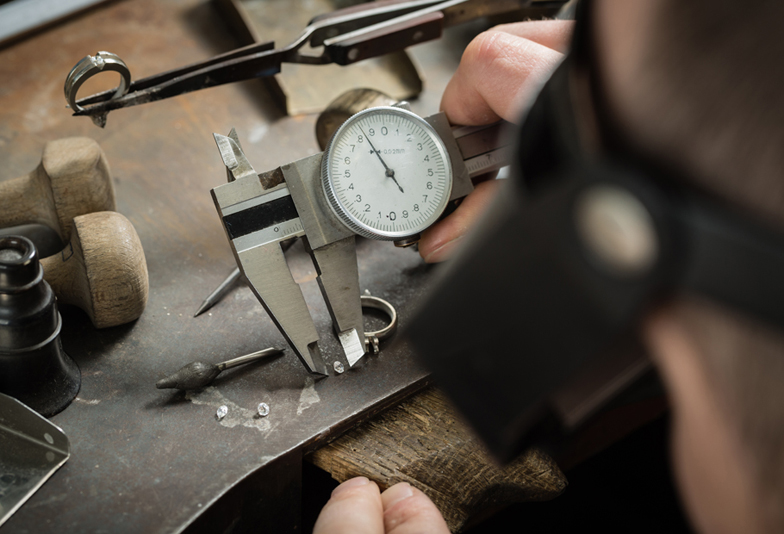 Craft jewellery making. Measuring of the size of the diamond.