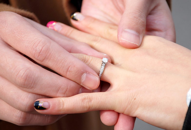 浜松市でおすすめのプロポーズの場所と婚約指輪の準備におすすめのお店とは