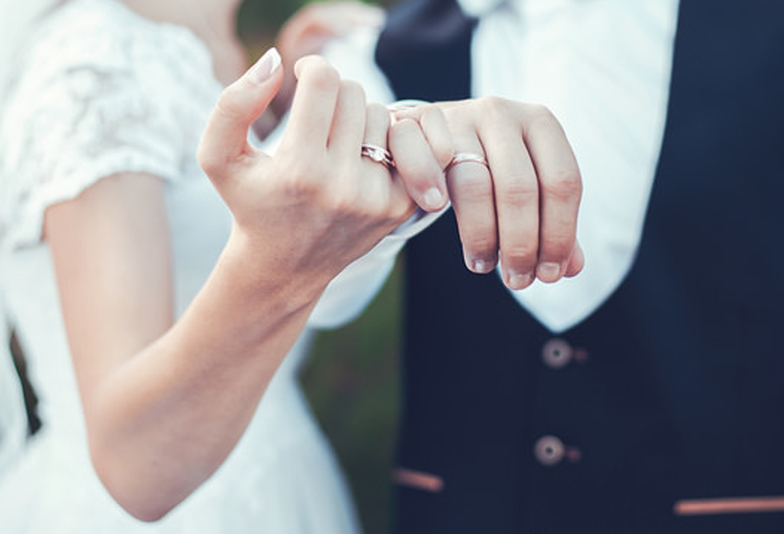 【富山市】幸せを約束する結婚指輪。青のおまじないとは？