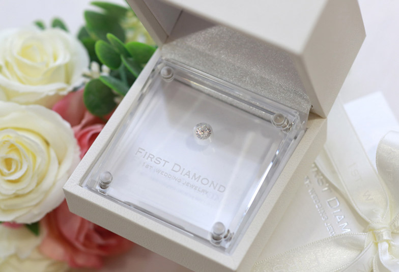 【静岡市】クリスマスにプロポーズを！彼女へ贈るファーストダイヤモンドはステキな婚約指輪で。