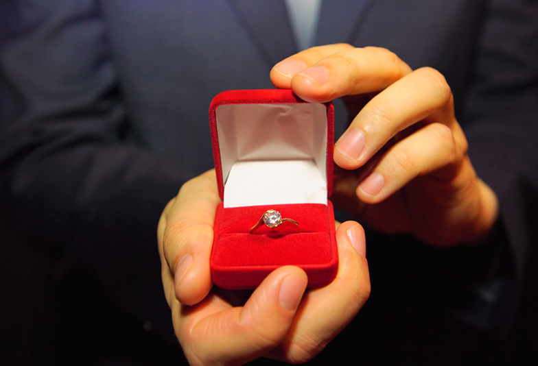 【富山市】サプライズで婚約指輪を渡したいけど気に入るデザインか分からない・・