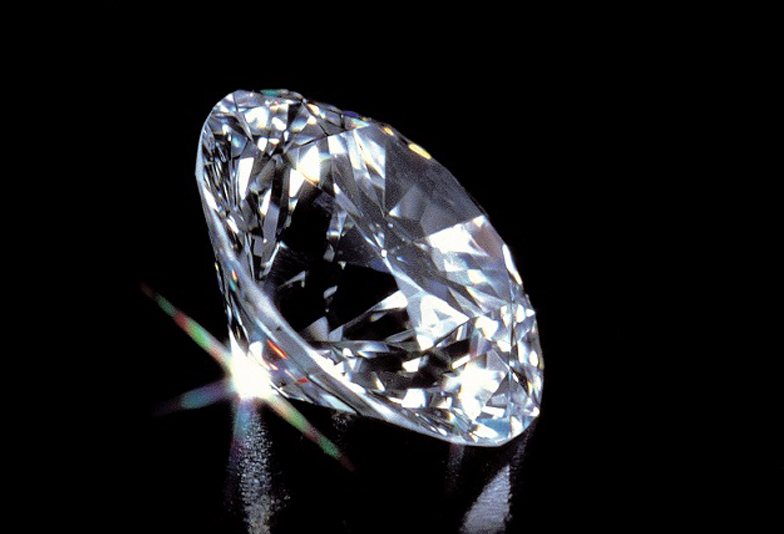 【加古川市】婚約指輪を買うならダイヤモンドにこだわりたい！輝きの強いダイヤモンドって？