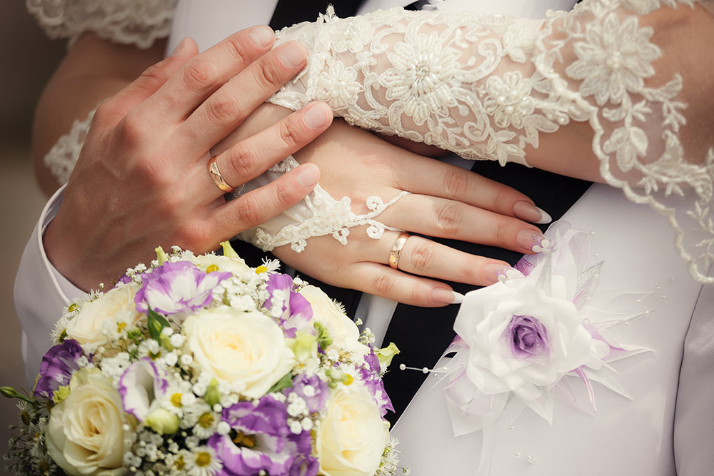 【福山市】要チェック！人気急上昇中の2色使いの結婚指輪と婚約指輪のセットリング