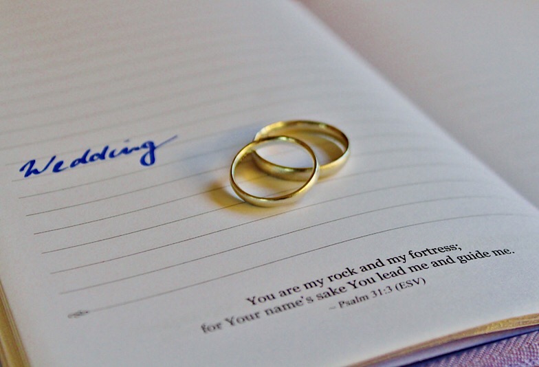 【長岡市】結婚指輪は細身が良い？太い・細い結婚指輪のメリットとデメリットをご紹介