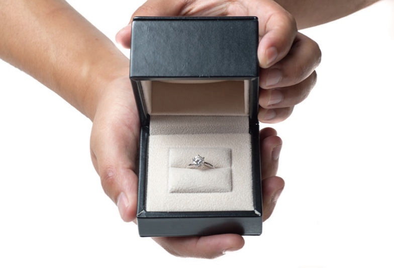 【南大阪・岸和田市】サプライズプロポーズで人気の婚約指輪デザイン