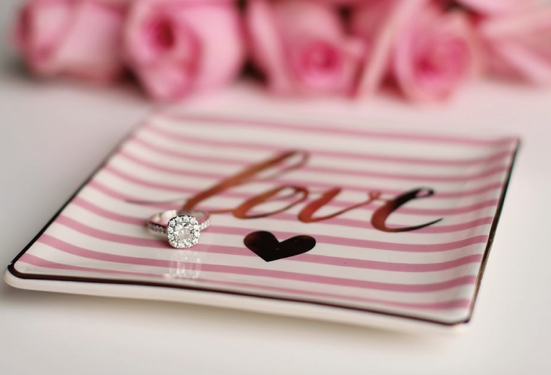 【滋賀・草津市】早い者勝ち！？希少価値の高さから大人気のピンクダイヤ入りの婚約指輪について詳しくご紹介！