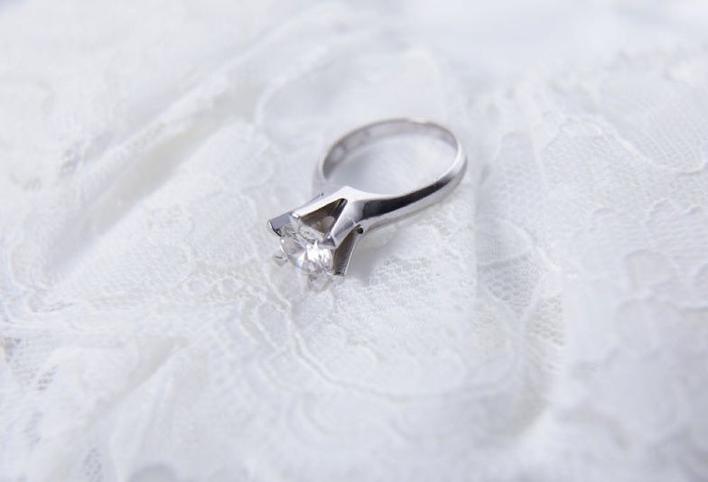 和歌山市内で立て爪の婚約指輪のジュエリーリフォーム