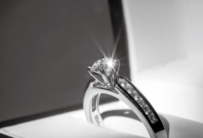婚約指輪ダイアモンドの選び方
