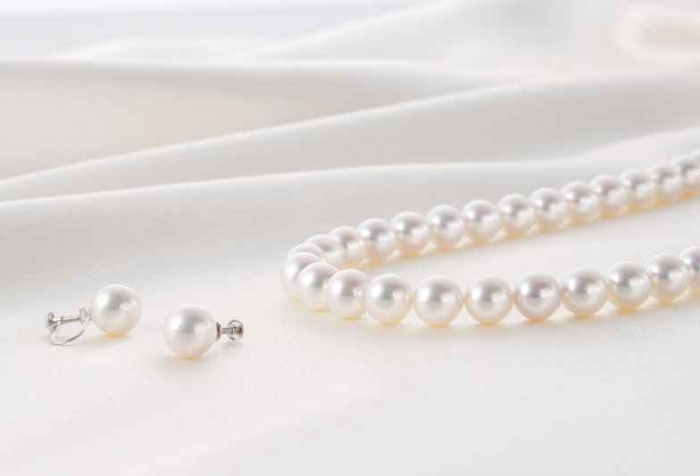 【福島市】真珠のネックレスは慶事でも弔事でも使える唯一のジュエリー