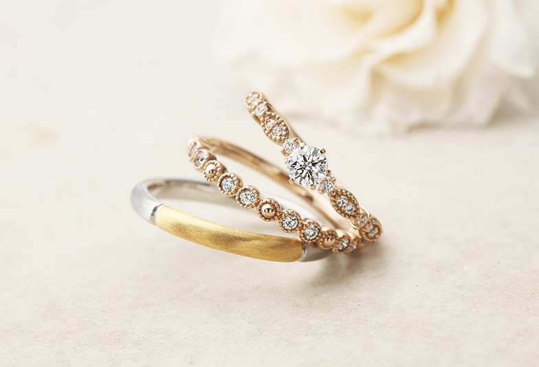 【那覇市】結婚指輪と婚約指輪の重ね着けでより可愛く！今人気のデザインをご紹介！