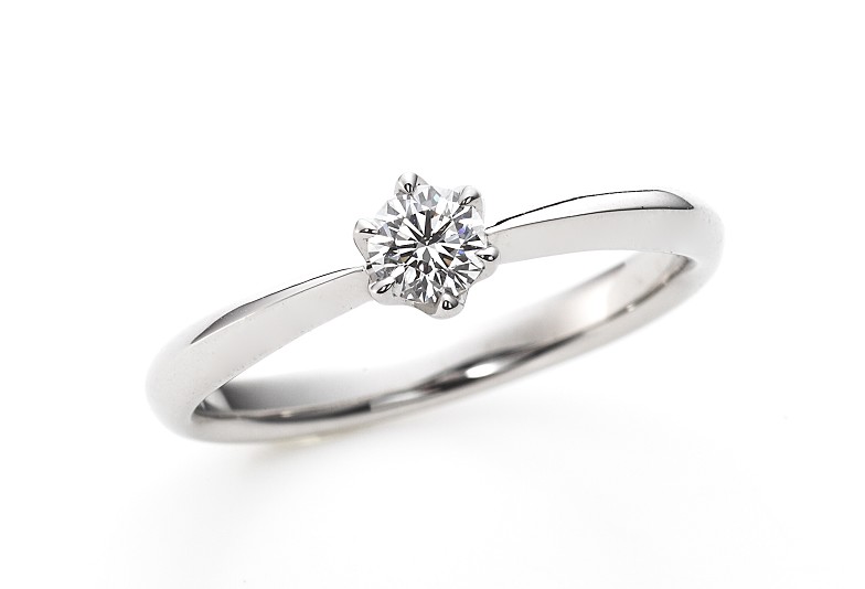 ラザールダイヤモンドの婚約指輪「カリヨン」