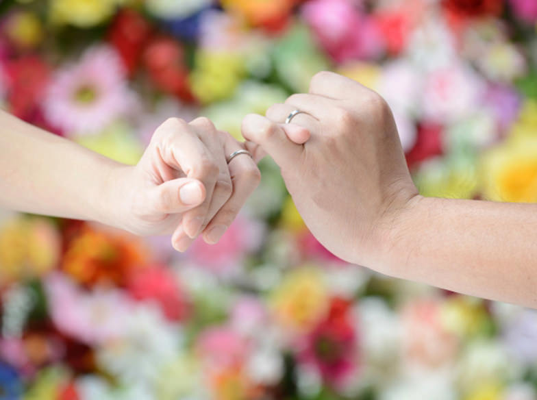 【浜松市】手を綺麗に見せたい方におすすめ！ウェーブラインの結婚指輪とは？
