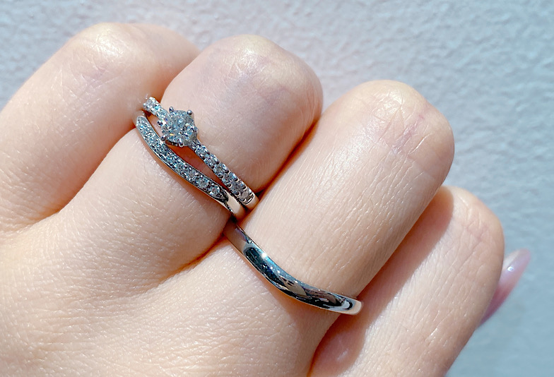 婚約指輪と結婚指輪を重ね付けするメリット