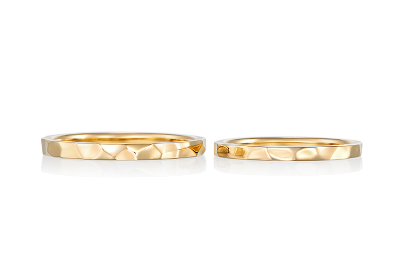 【静岡市】ゴールド素材で注目の結婚指輪「トワエトワ」。人気の『鎚目模様』とは？