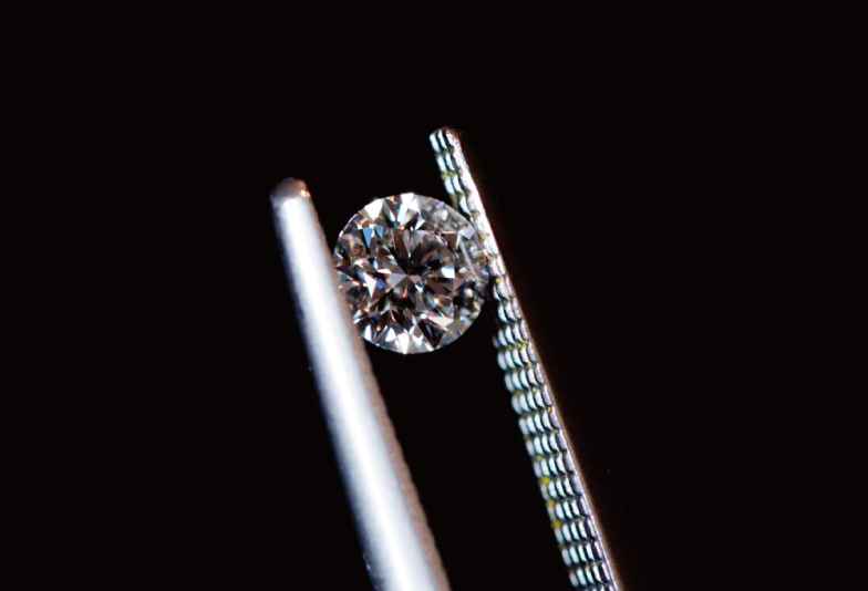 【神戸市・三ノ宮】婚約指輪のセンターを彩るダイヤモンドの選び方について
