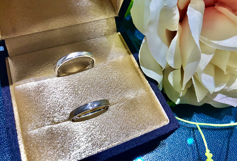 福井市で内石にサファイアが入れれる結婚指輪