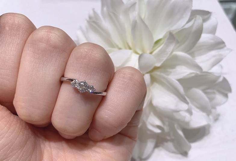 福井市で人気のロイヤルアッシャーの婚約指輪デザイン
