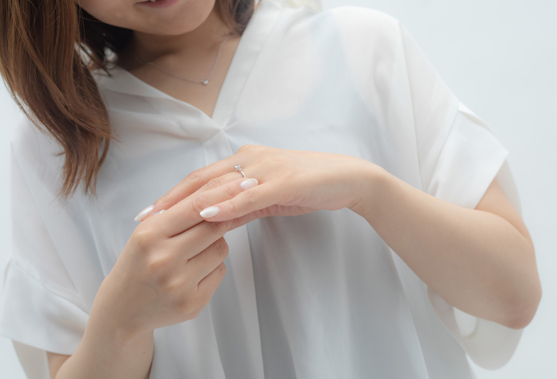 【沖縄県】婚約指輪デザインで迷っています。どんなものが人気ですか？20代女性