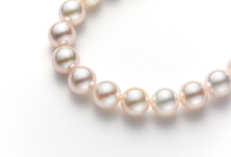 【神奈川県横浜市】彼から彼女へ贈る「真珠のネックレス」！婚約指輪だけではない「婚約記念品」