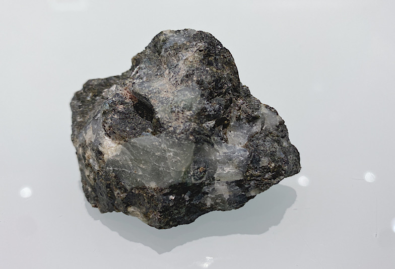 プラチナ原鉱石が１トン分でリング1本