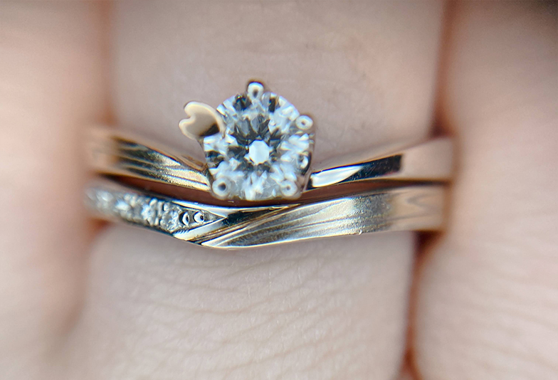 桜ダイヤモンドの婚約指輪杢目金屋