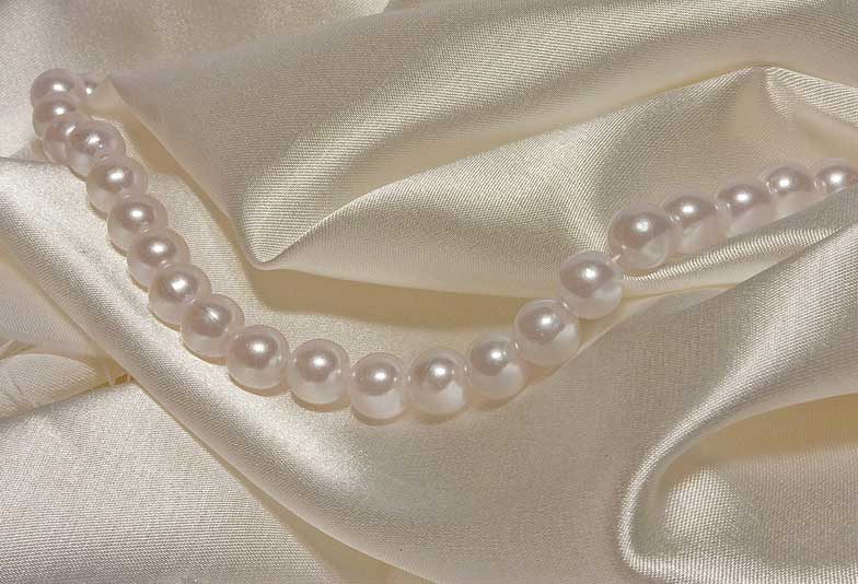 【南大阪・和泉市】真珠(パール)のネックレスの色味の違いって？調色と無調色の違いについて