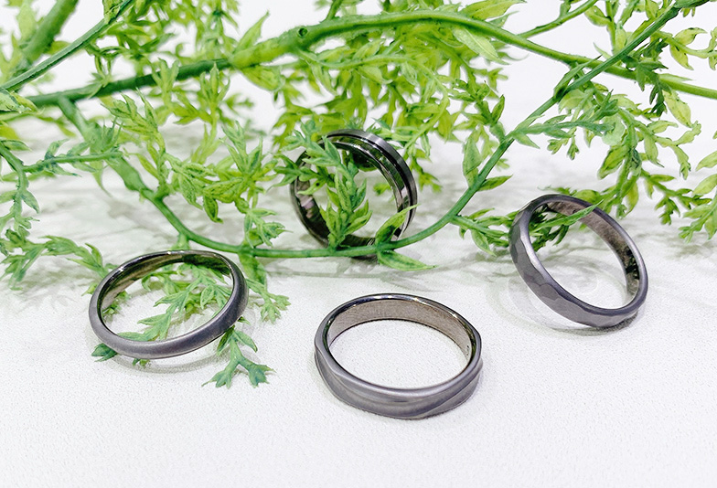 【浜松市】黒い結婚指輪って知ってる？人と差がつくかっこいい結婚指輪はタンタルで決まり！