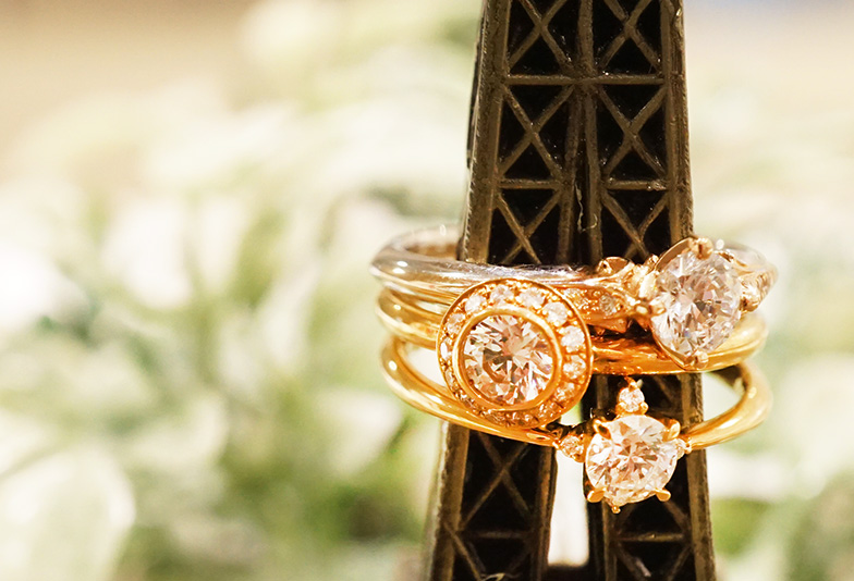 【浜松市】ゴールドの婚約指輪はヘン？おしゃれ上級者の花嫁に着けて欲しいデザインとは