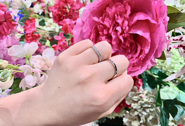 富山市ラザールダイヤモンドハーフエタニティの結婚指輪