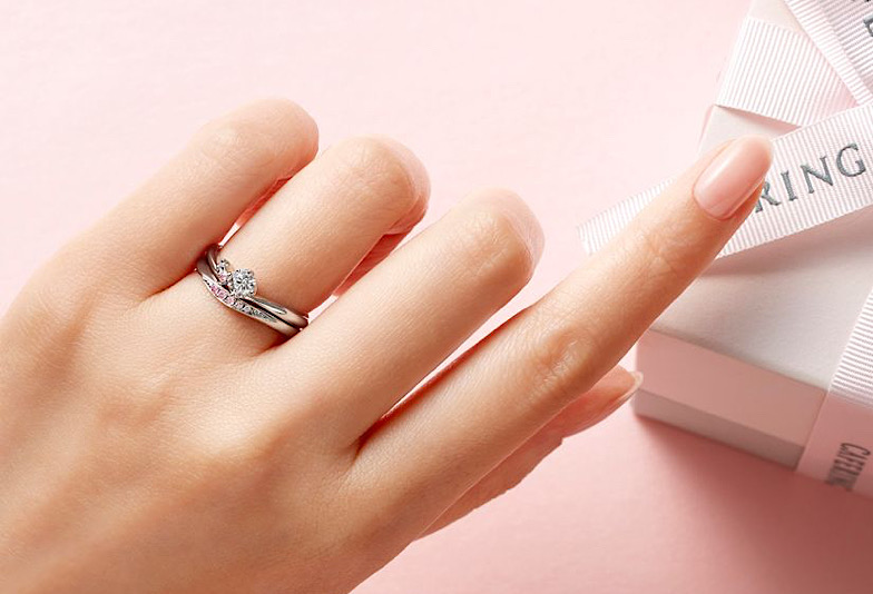 【飯田市】婚約指輪と結婚指輪の重ね付け〜選び方と注意点を解説します〜