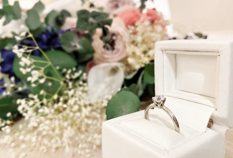 【静岡市】サプライズで婚約指輪を買いたいのに、彼女の指のサイズが分からない。みんなはどうした？