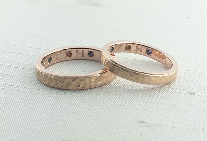 【浜松市】2022年ゴールドの結婚指輪が人気！槌目・艶消し加工のデザイン集