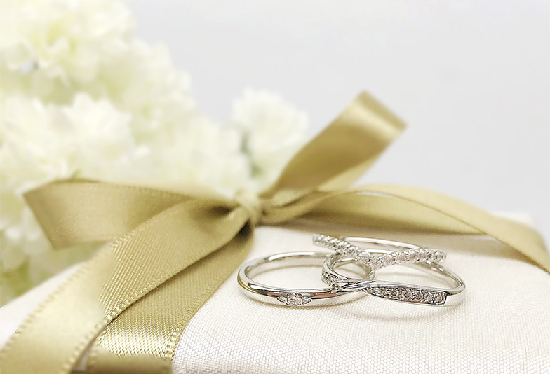 【静岡市】結婚指輪の重ね着けにベストな形とは？