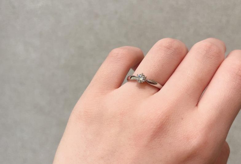 婚約指輪人気のデザインはストレートに一石タイプ