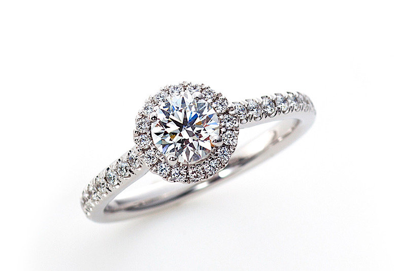 富山市で人気のラザールダイヤモンドの婚約指輪