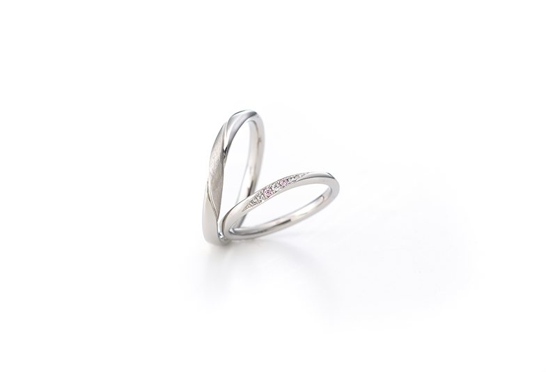 ピンクダイヤモンドを使用した結婚指輪