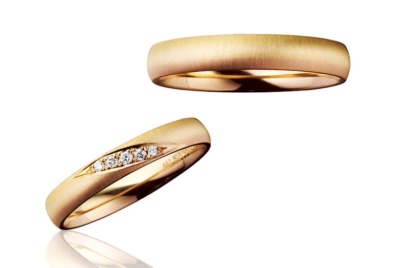 3色のゴールドのグラデーションが美しい結婚指輪