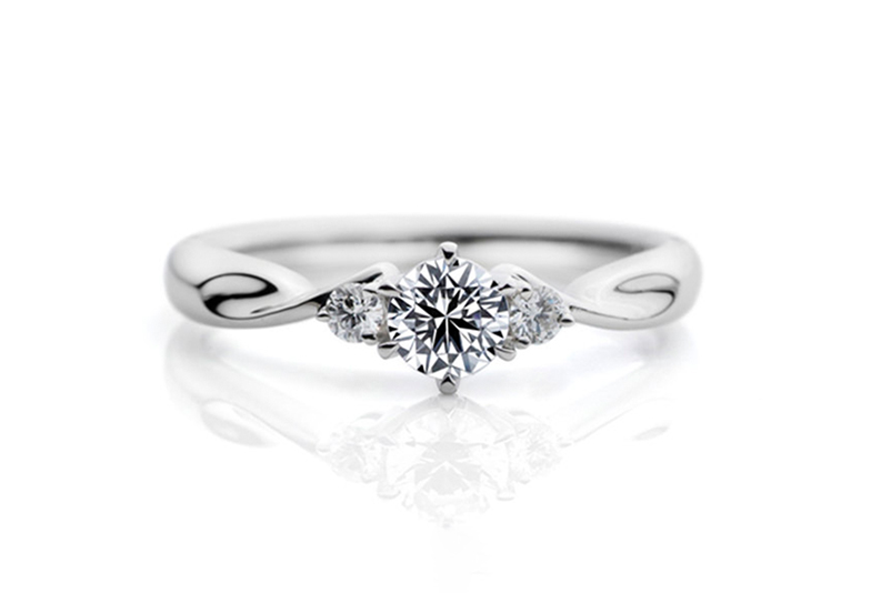 デザイン性のある婚約指輪