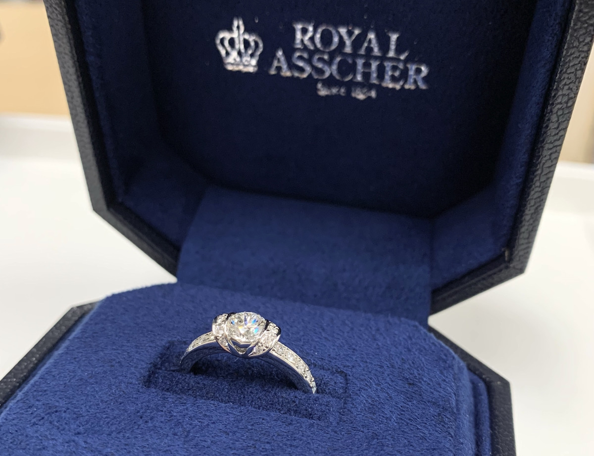 ロイヤル・アッシャー・ダイヤモンドの婚約指輪ケース