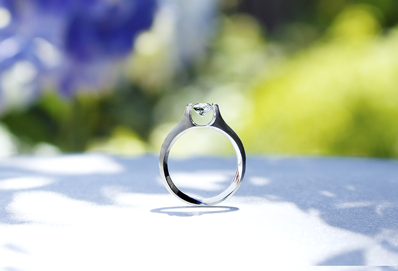 特殊なセッティング婚約指輪