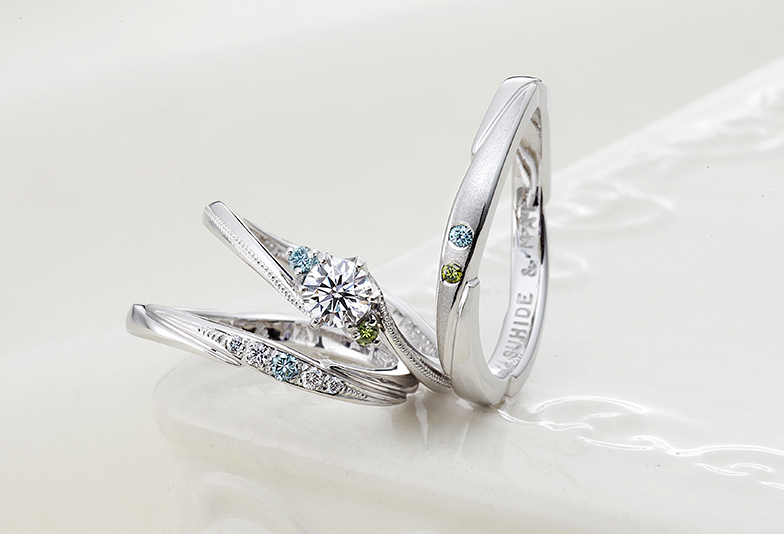 グリーンダイヤモンドとアイスブルーダイヤモンドの婚約指輪