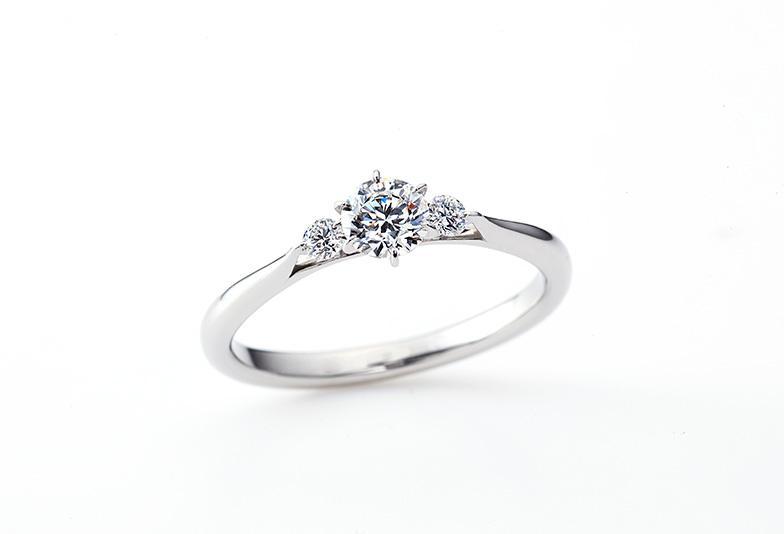 ラザールダイヤモンドのかっこいい婚約指輪