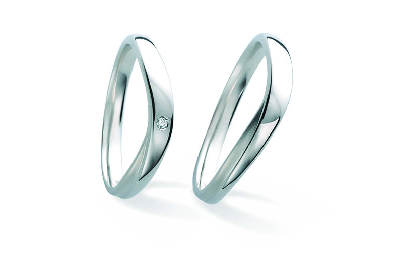 V字の結婚指輪