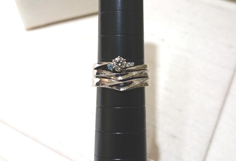 婚約指輪とぴったり重なる結婚指輪
