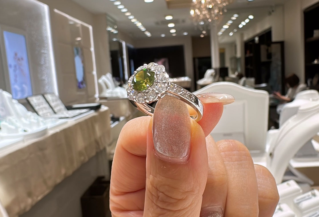 【静岡】【新緑の煌めき、グリーンガーネット】自然の生命力を宿す奇跡の宝石、ツァボライトの魅力と物語