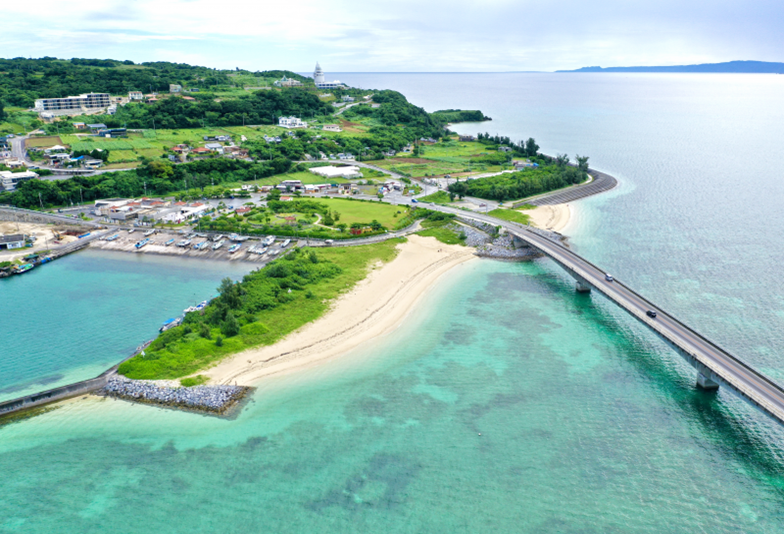 古宇利大橋のたもとに広がり夏期には海水浴客でいっぱいに