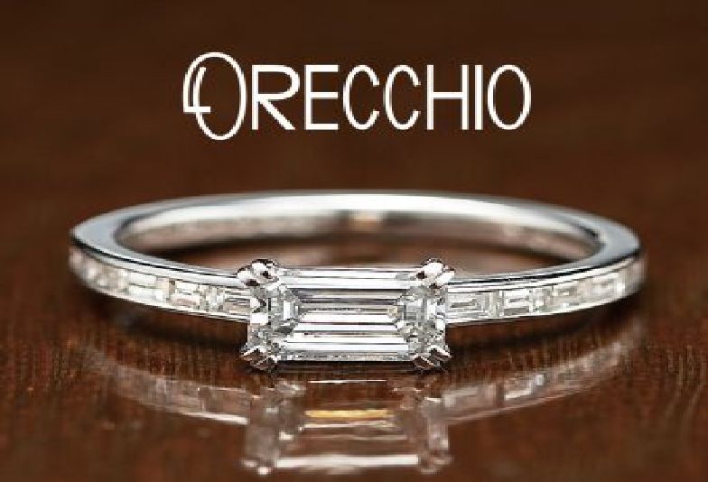婚約指輪エンゲージリングサプライズプロポーズプロポーズダイヤリングブライダル個性的な婚約指輪エメラルドカットダイヤ